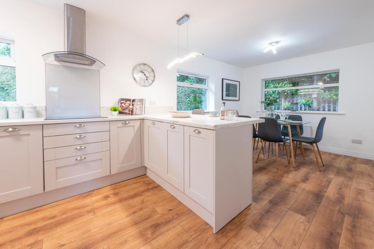 Large 2-Bedroom Bungalow Near Airedale Hospital, Keighley, Convenient Location With Parking Steeton Zewnętrze zdjęcie